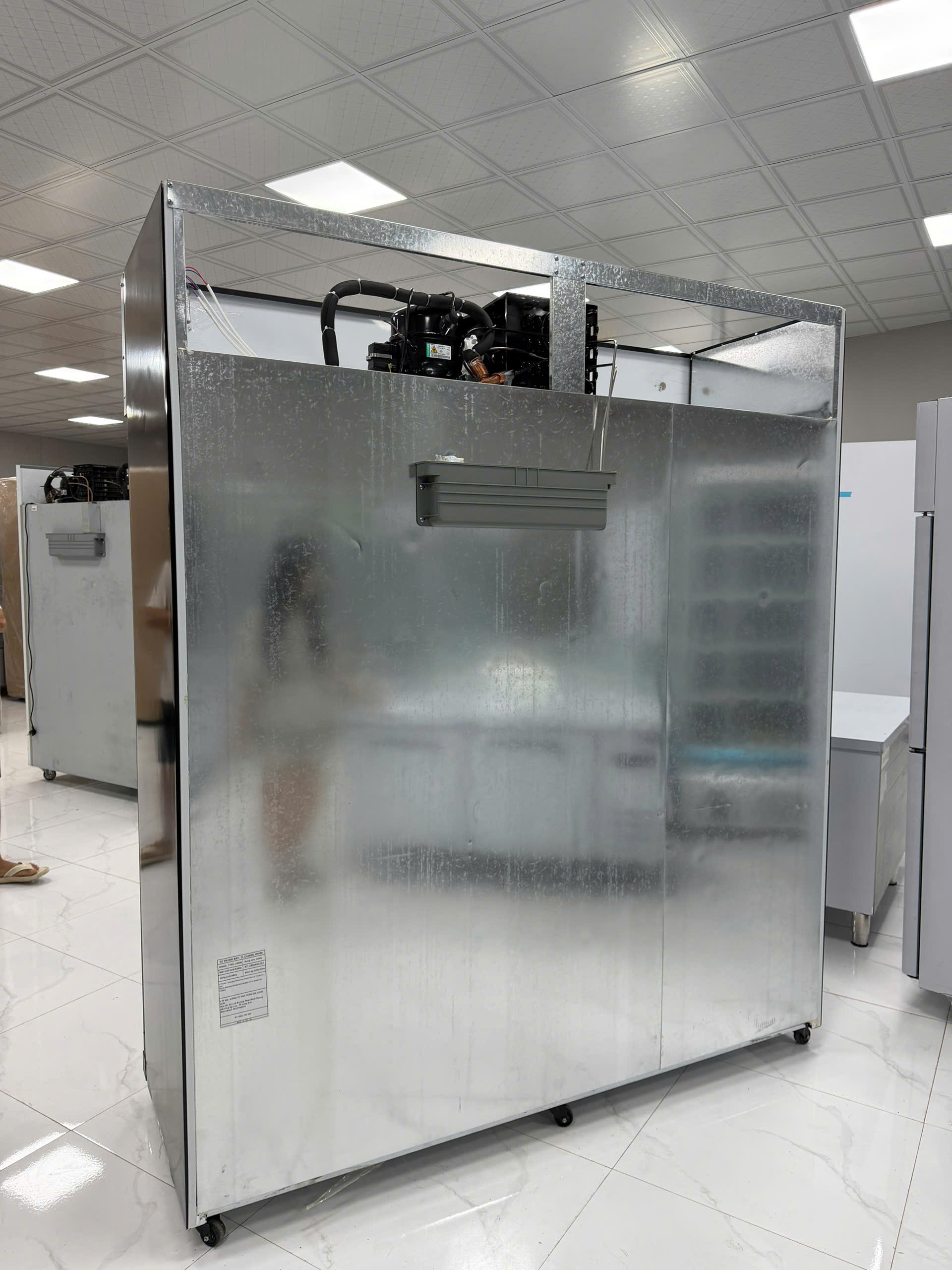 Tủ mát 2 3 cánh block trên New