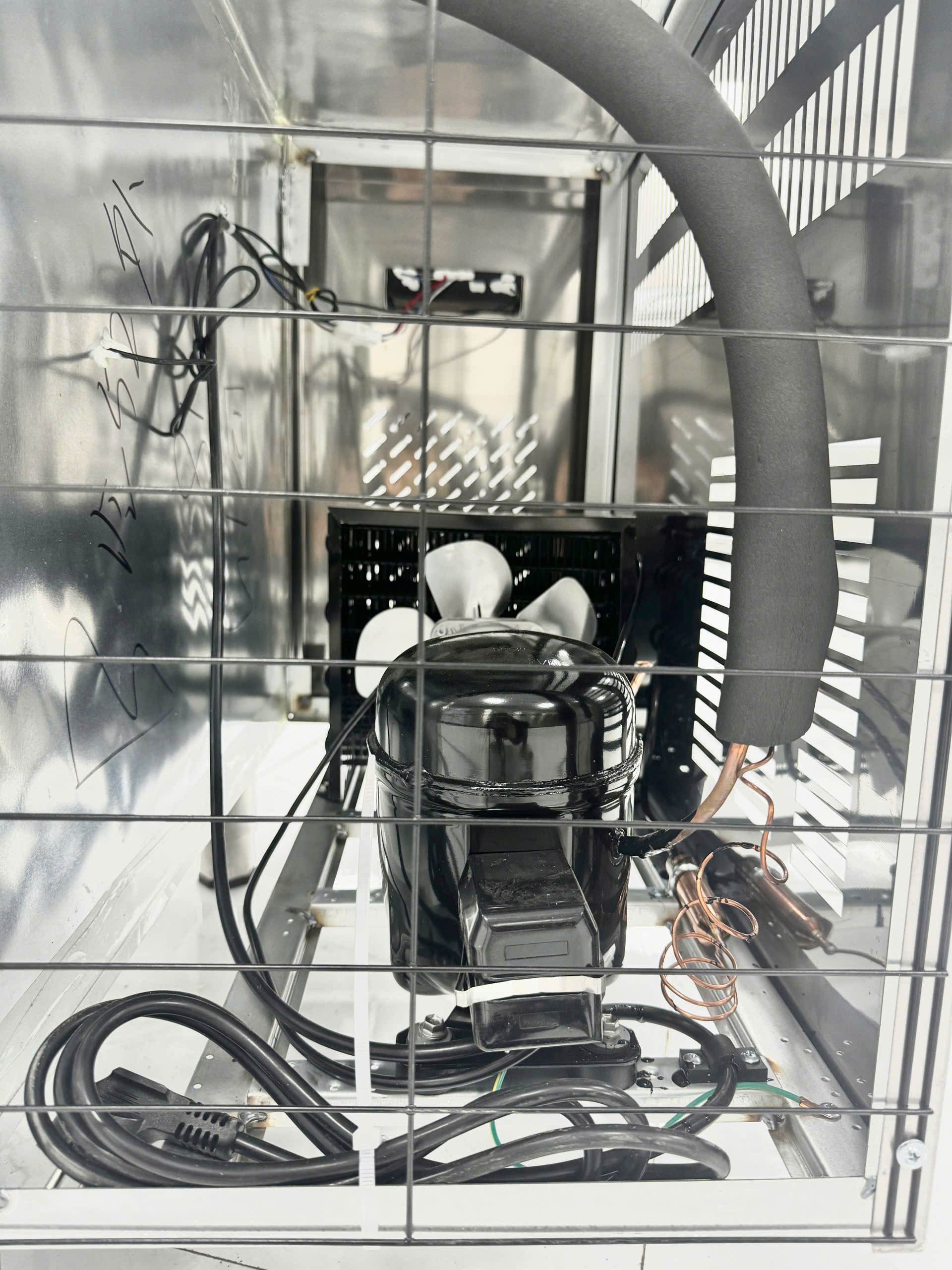 Bàn làm mát 1m5 ( làm mát trực tiếp )