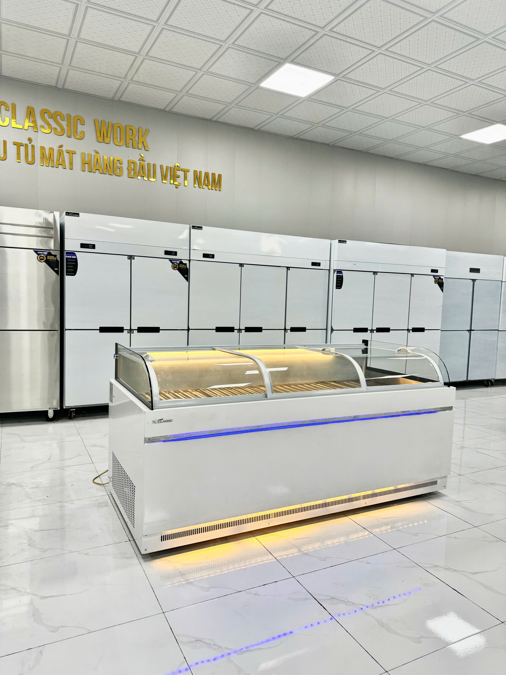 Tủ thịt kính cong 2 chế độ 2M