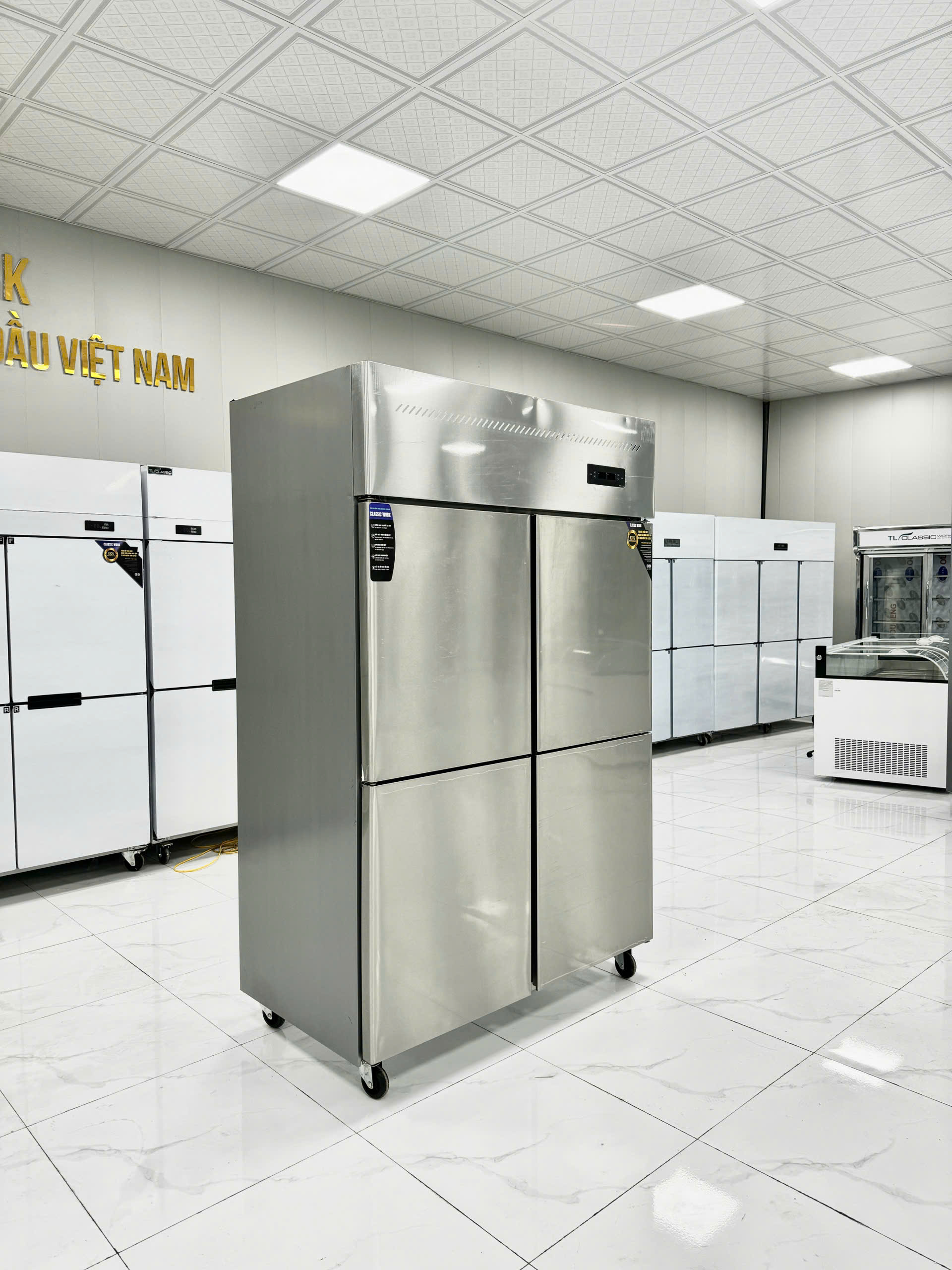 tủ đông inox 4 cánh dòng tiếc kiệm