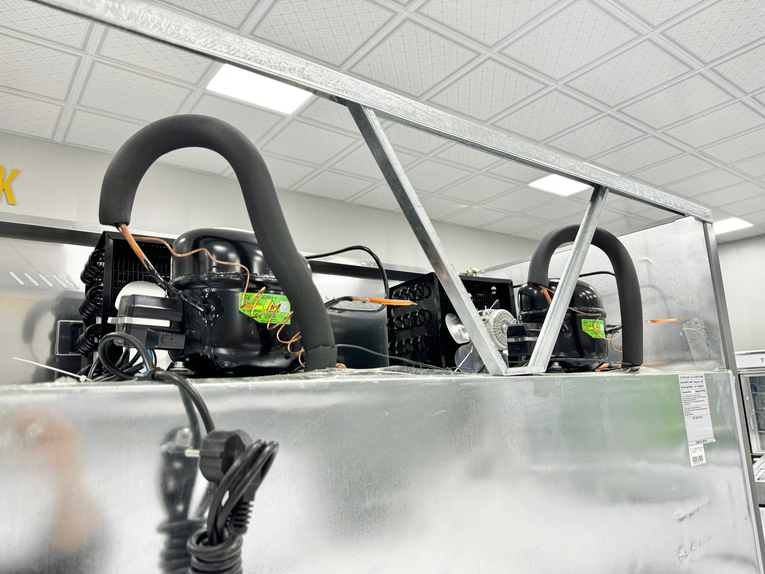 tủ đông inox 4 cánh dòng tiếc kiệm