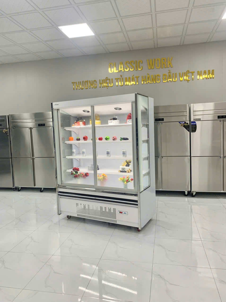 Tủ mát đứng cửa trượt 1M5