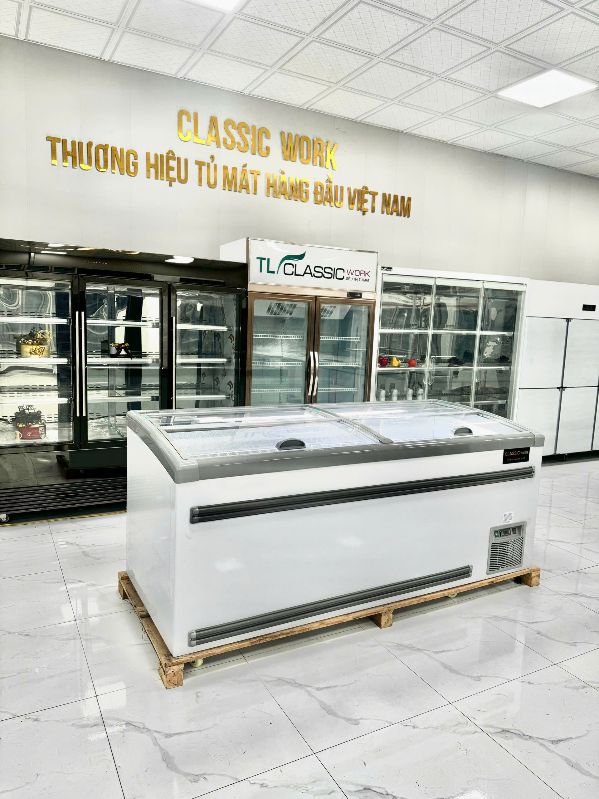 TỦ ĐÔNG TRƯNG BÀY MẶT KÍNH ( TỰ ĐỘNG XẢ TUYẾT )
