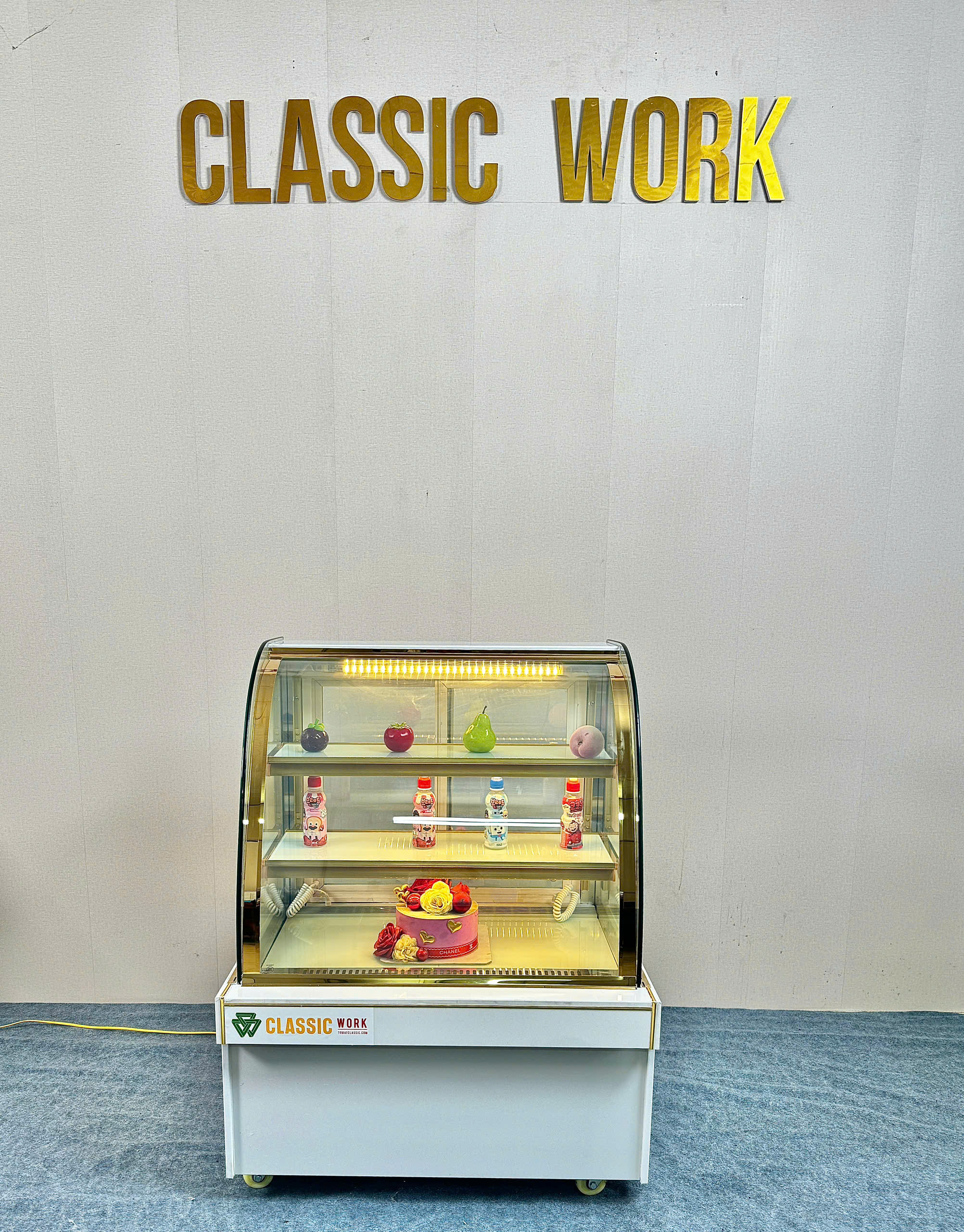 TỦ BÁNH KEM KÍNH CONG - 90