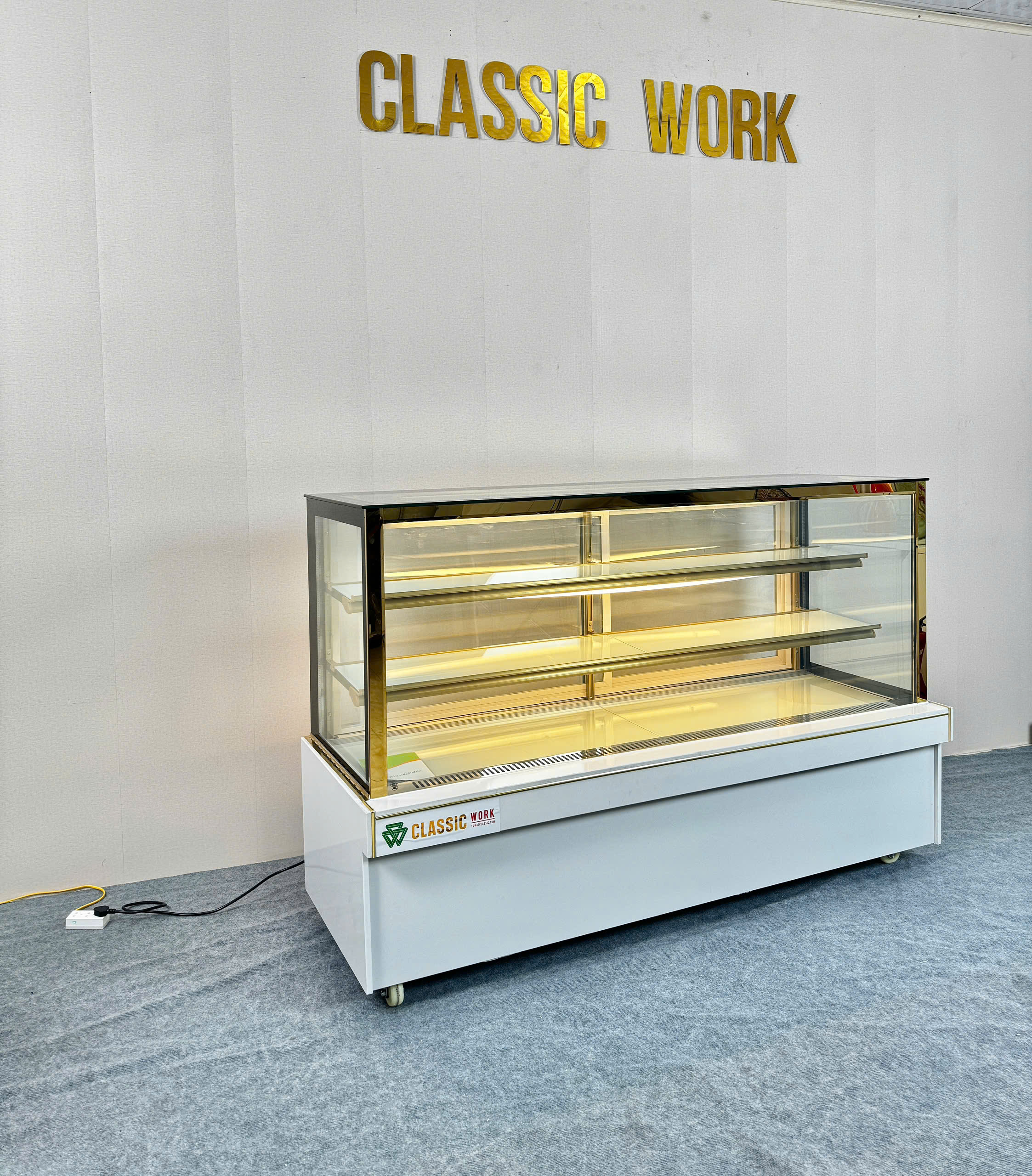 TỦ BÁNH KEM KÍNH VUÔNG - 1m8