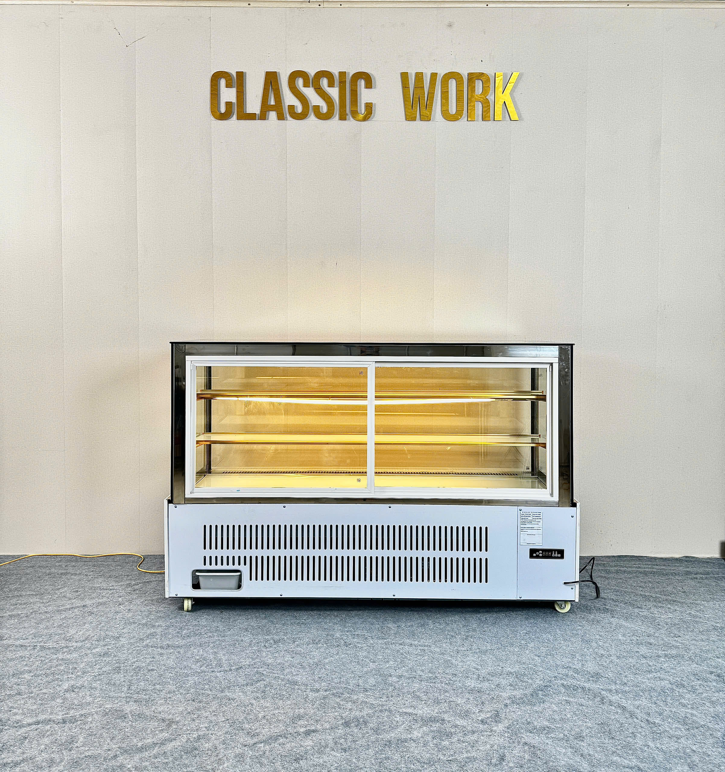 TỦ BÁNH KEM KÍNH VUÔNG - 1m8