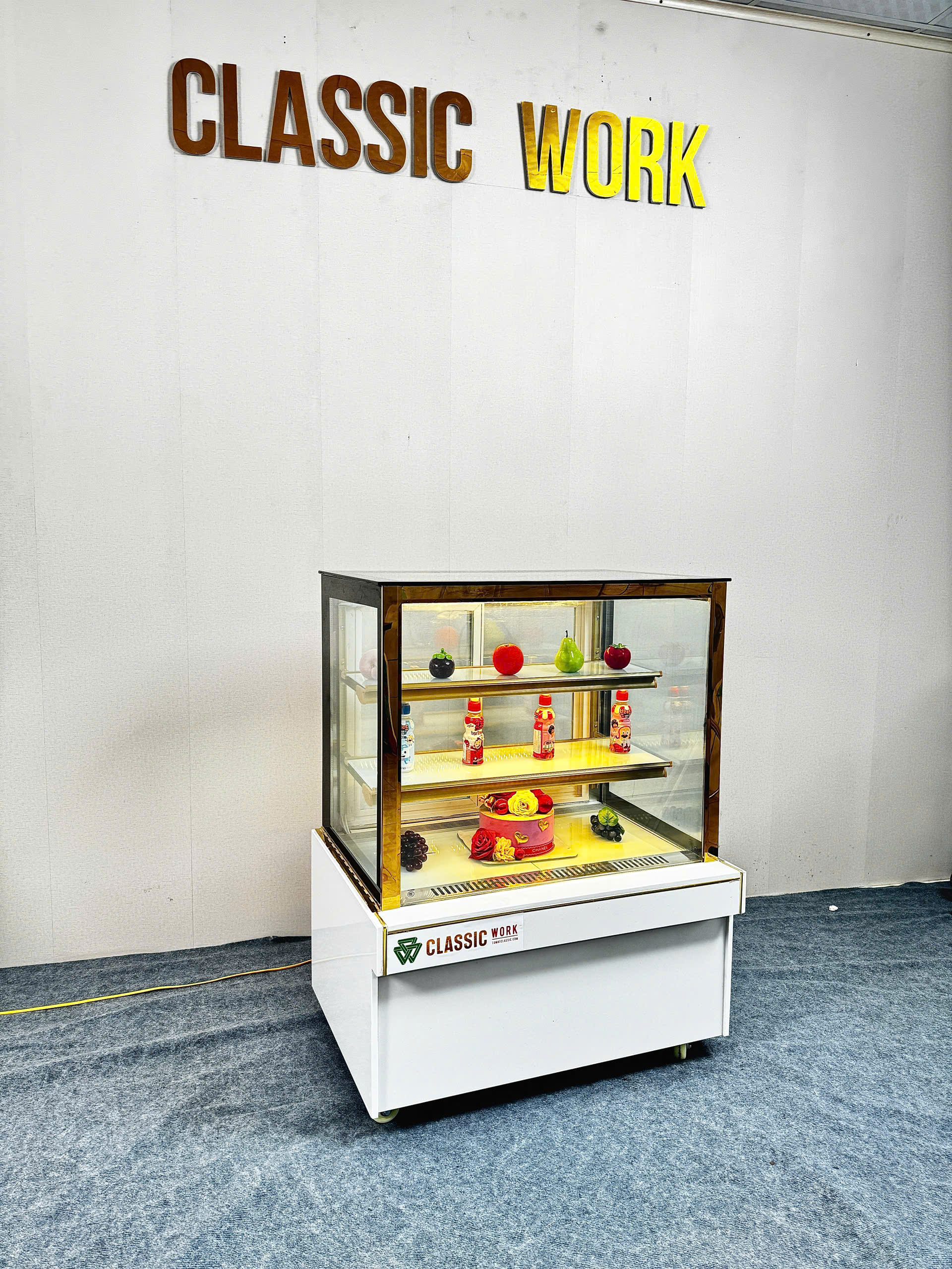 TỦ BÁNH KEM KÍNH VUÔNG - 90