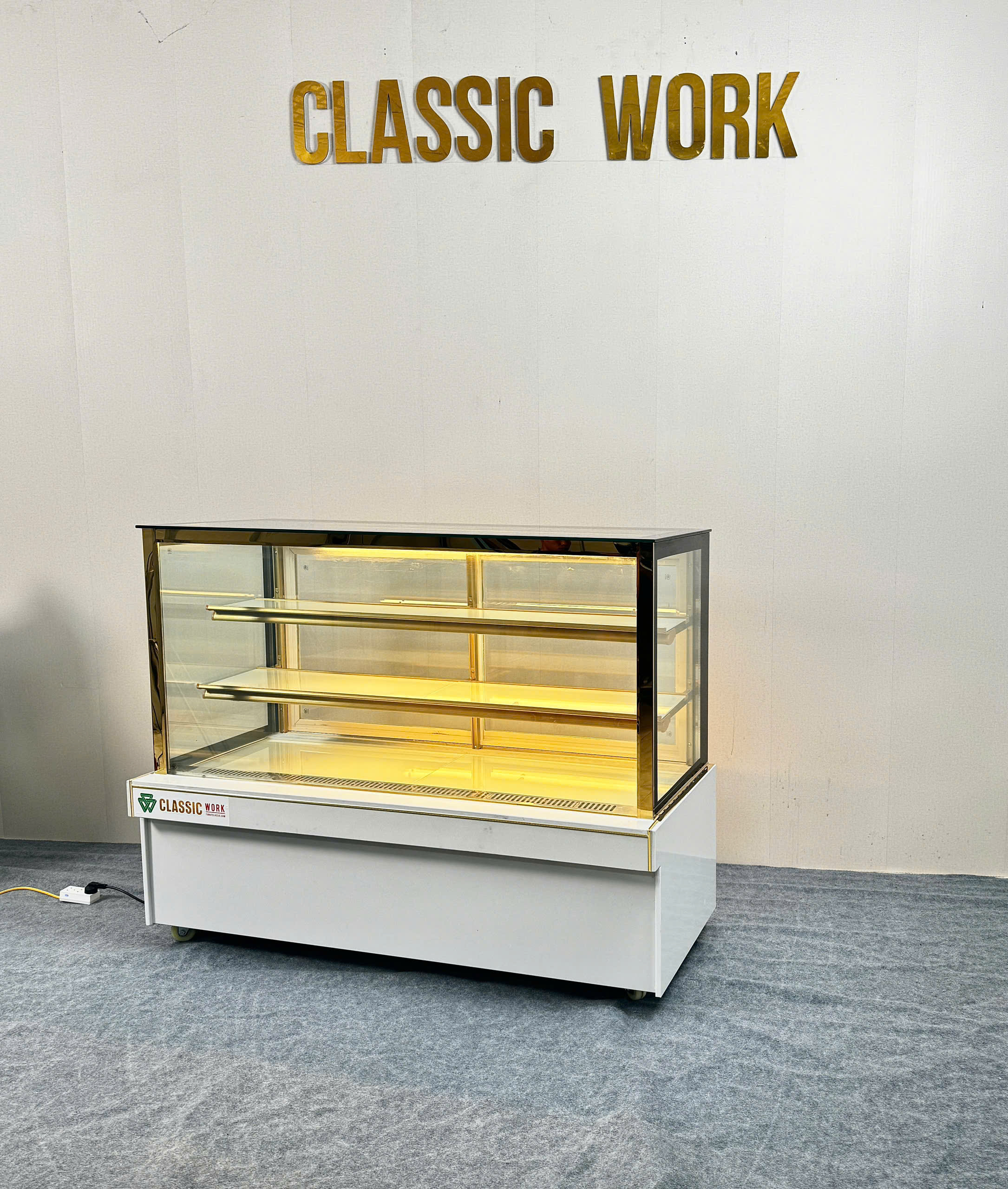 TỦ BÁNH KEM KÍNH VUÔNG 1m5