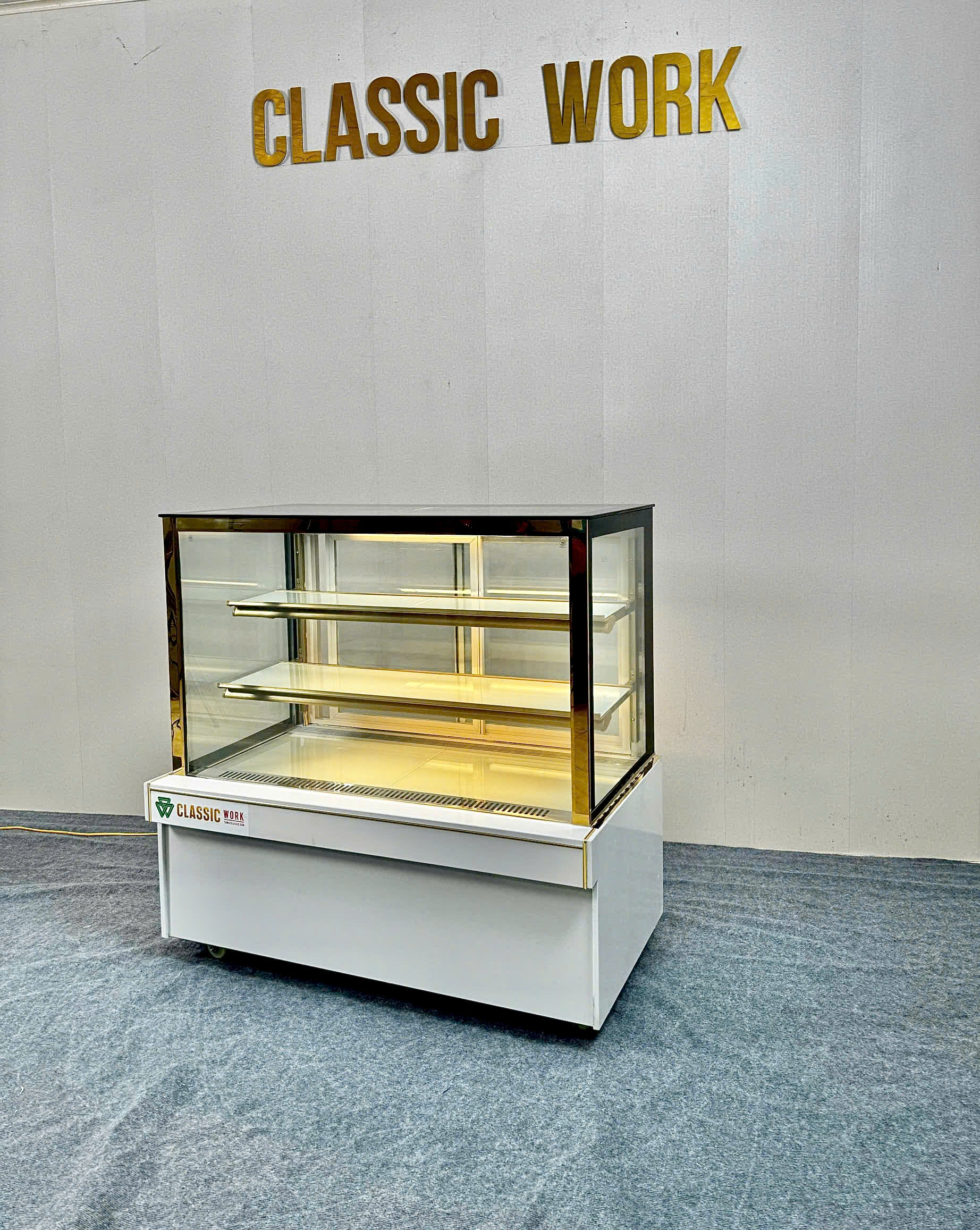 TỦ BÁNH KEM KÍNH VUÔNG - 90