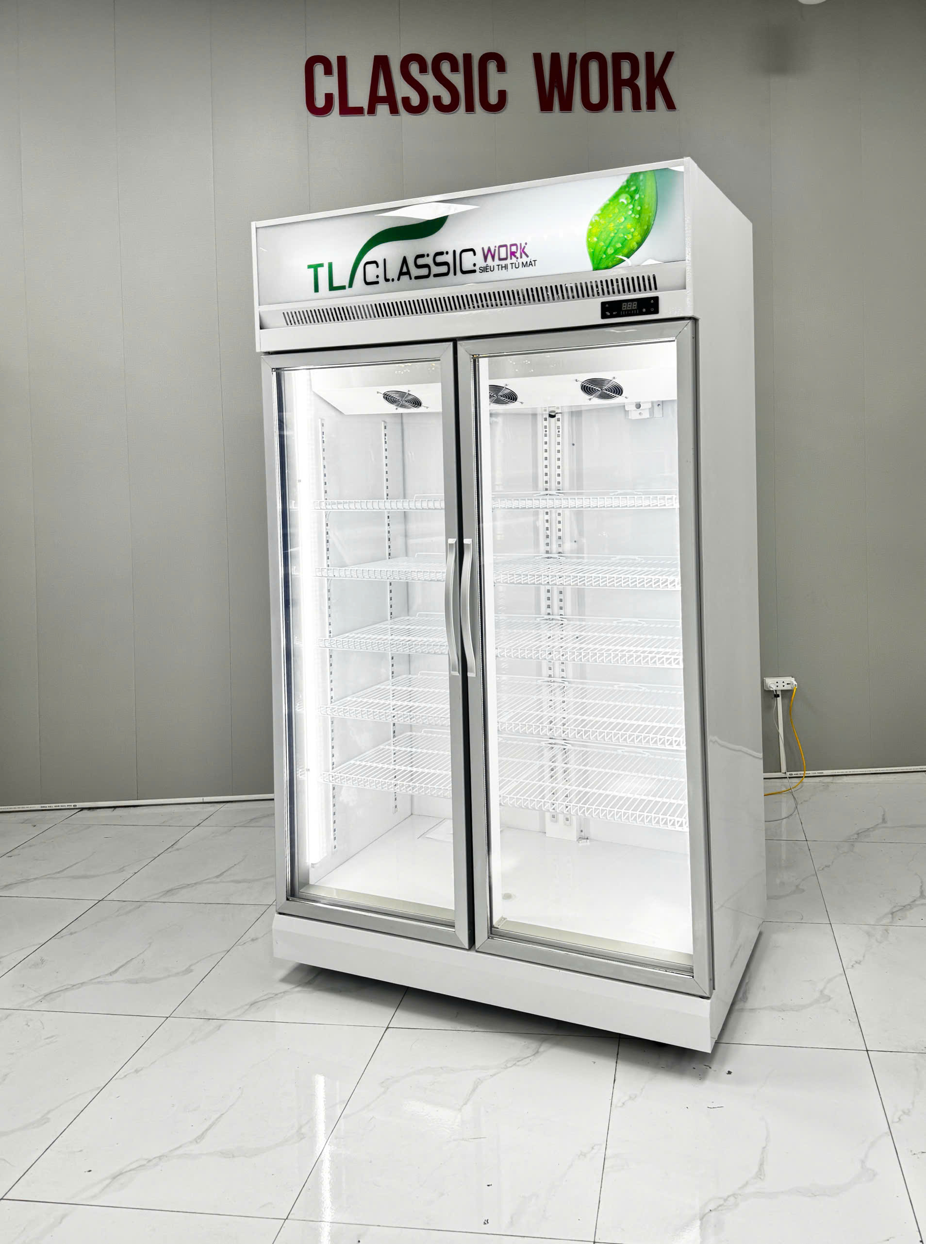 Tủ đông đứng 2 cánh kính lock trên