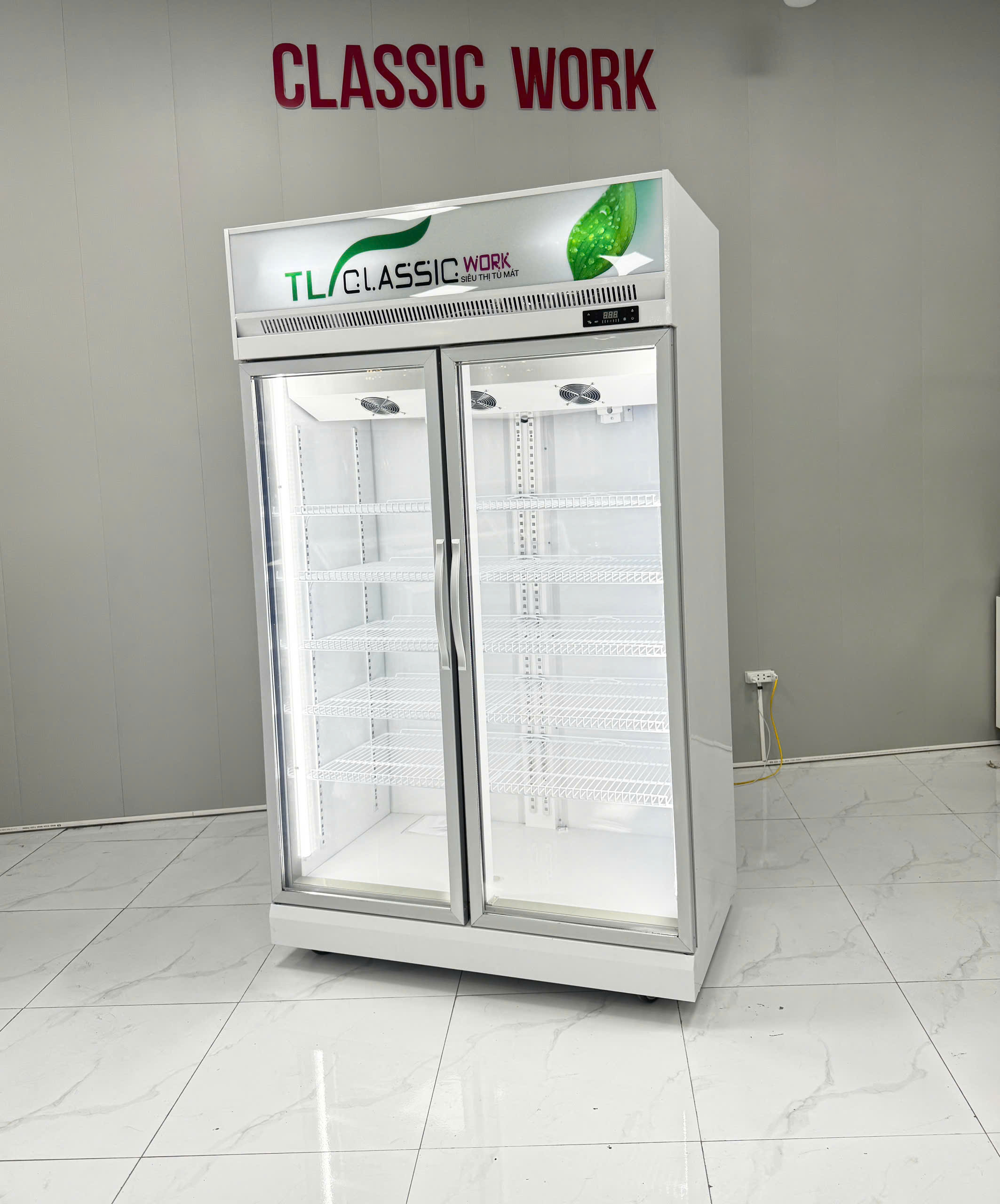 Tủ đông đứng 2 cánh kính lock trên