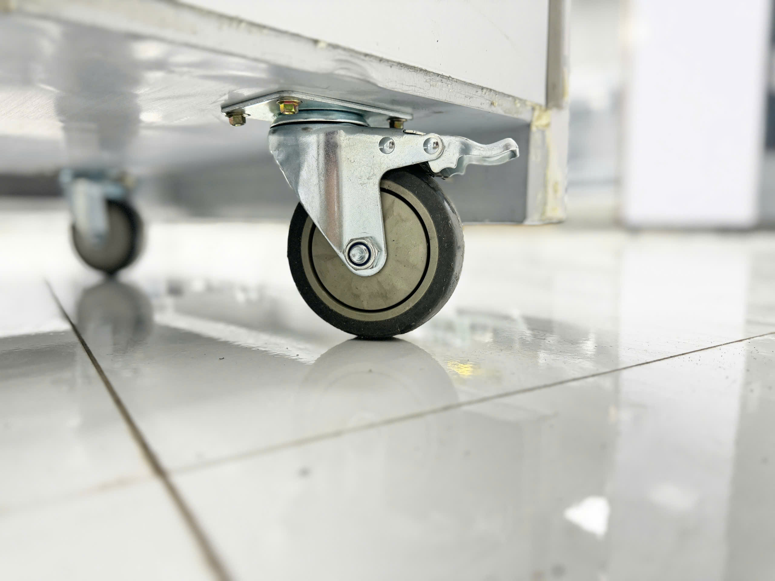 Tủ đông đứng 2 cánh kính lock trên