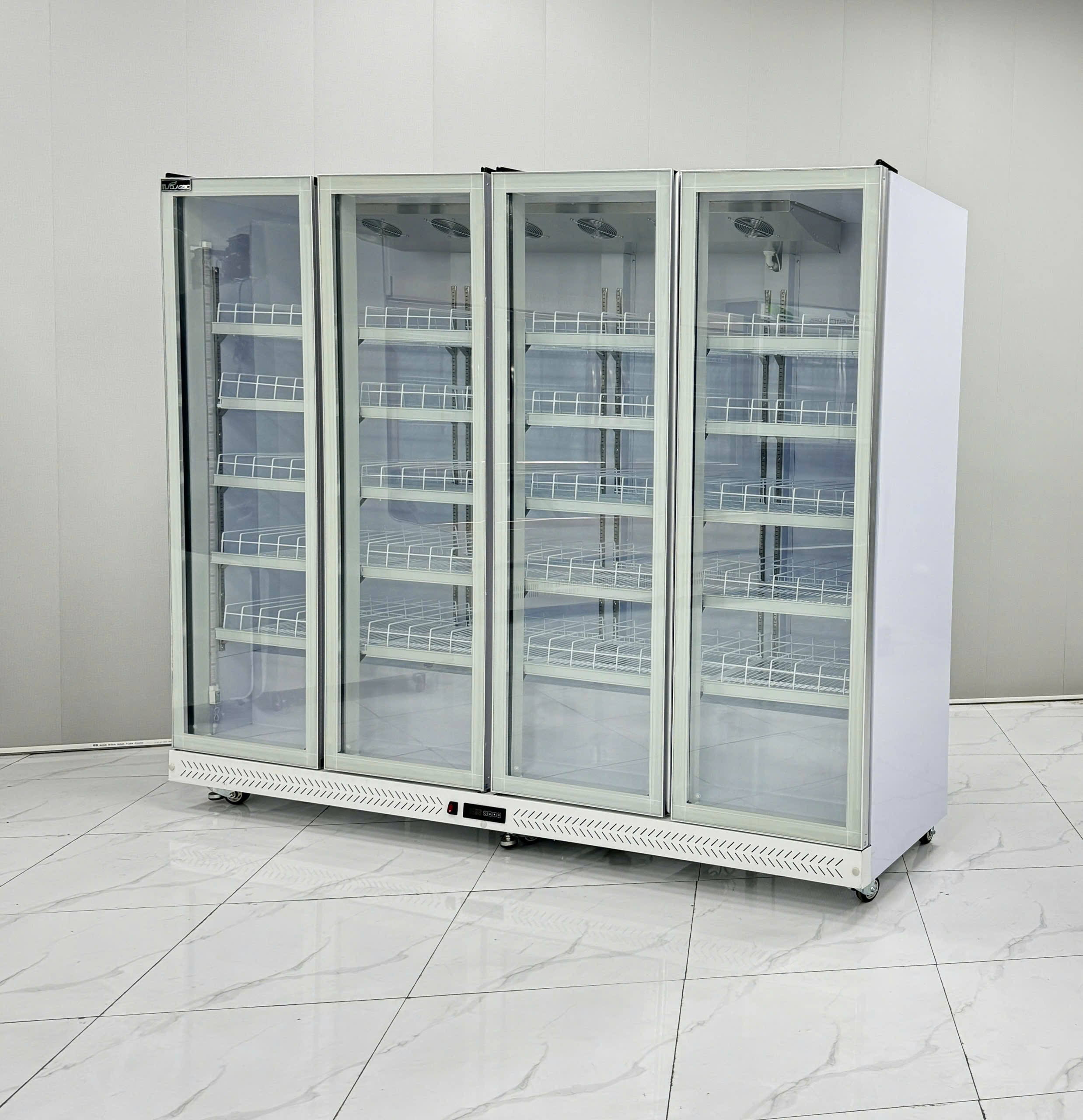 Tủ mát 4 cánh cánh trắng