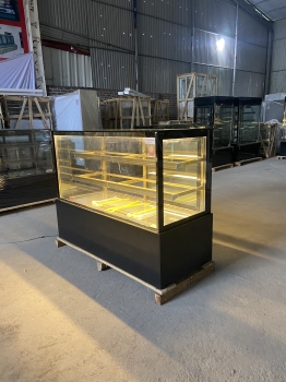 Tủ bánh kem 3 tầng kính vuông dài 1m5 ( đen )