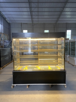 Tủ bánh kem 5 tầng dài 1m8 viền vàng ( đen ) sấy 4 mặt kính